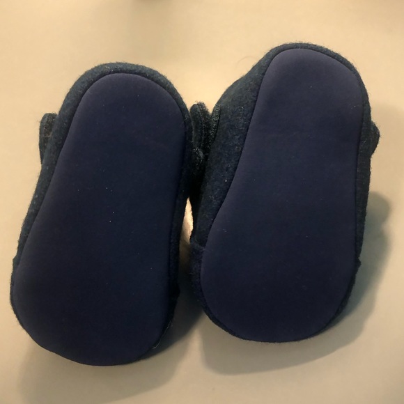 Baby slippers and newborn mittens - Picture 7 of 14